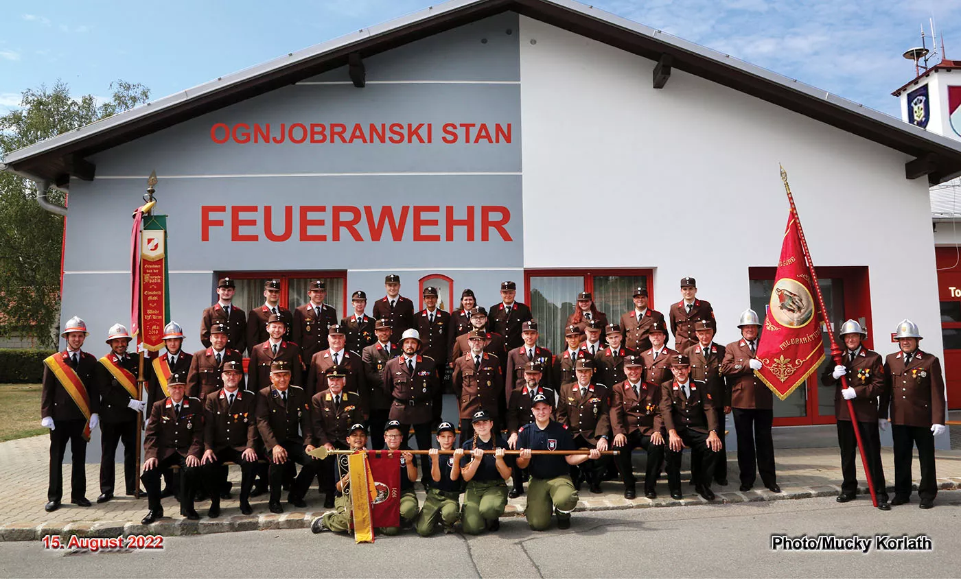 Mannschaftsfoto der Freiwilligen Feuerwehr Parndorf 2022